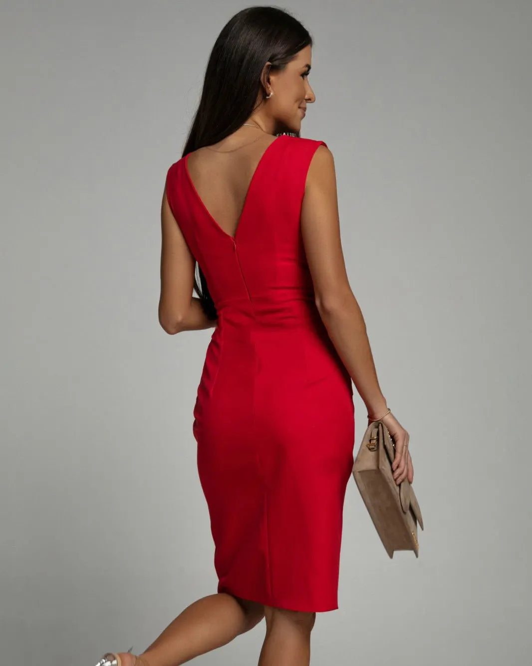 Arielle - Vestido entallado con escote en V y abertura