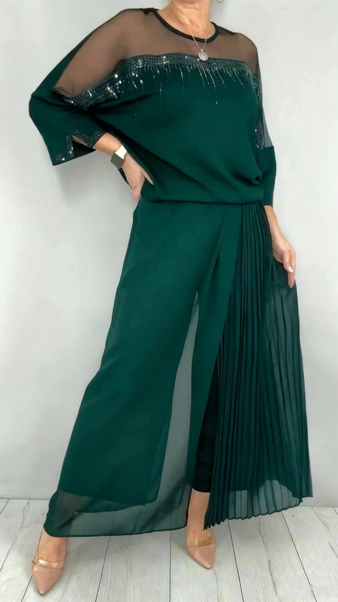 Caia - Conjunto de dos piezas con pantalón con detalles plisados y apliques