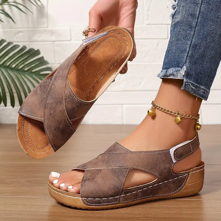 Lacey - Sandalias cómodas con tiras cruzadas