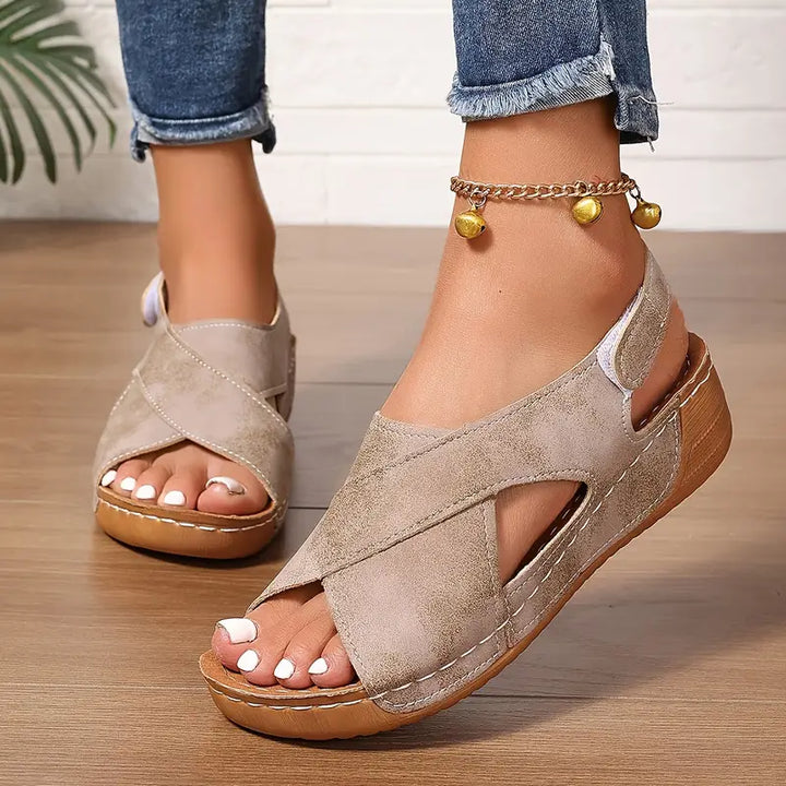 Lacey - Sandalias cómodas con tiras cruzadas