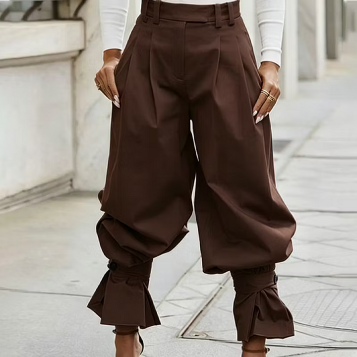 Dianella - Pantalón de tiro alto con volantes en el bajo