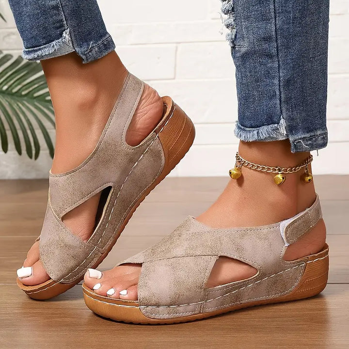 Lacey - Sandalias cómodas con tiras cruzadas