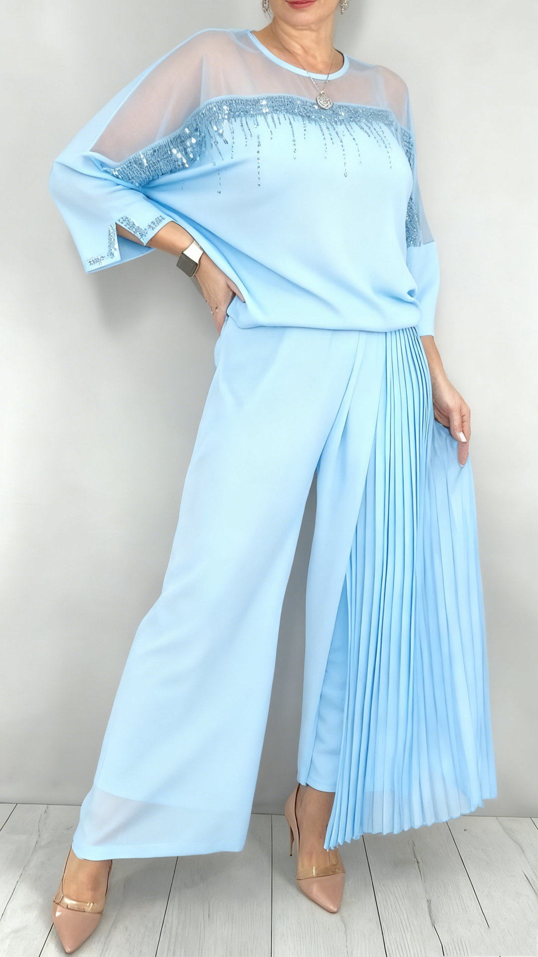 Caia - Conjunto de dos piezas con pantalón con detalles plisados y apliques