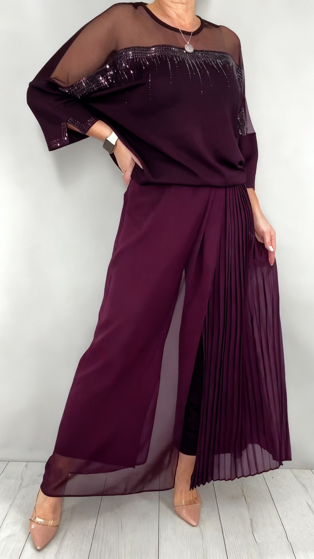 Caia - Conjunto de dos piezas con pantalón con detalles plisados y apliques