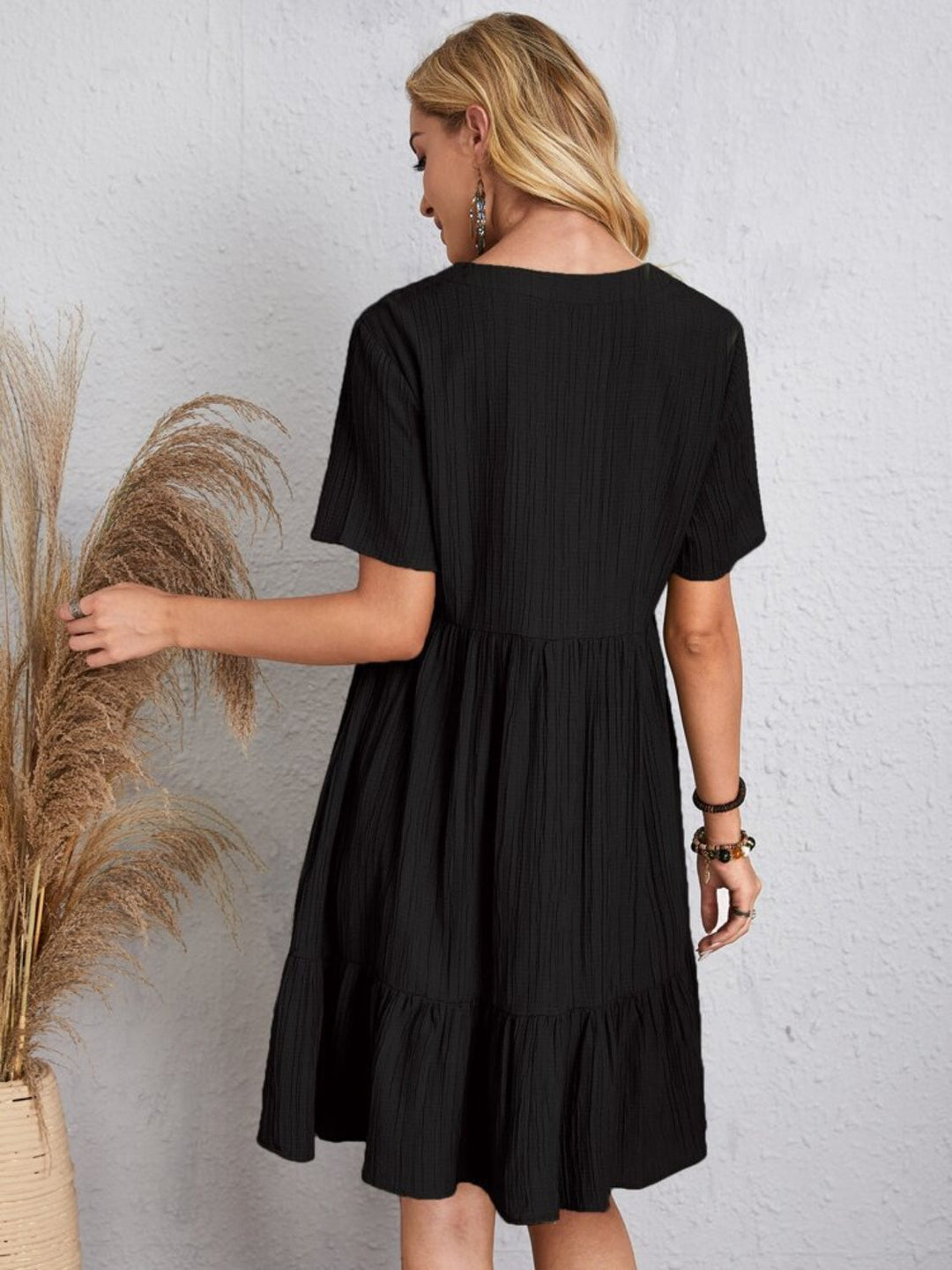 Belinda - Minivestido texturizado con volantes y escote en V