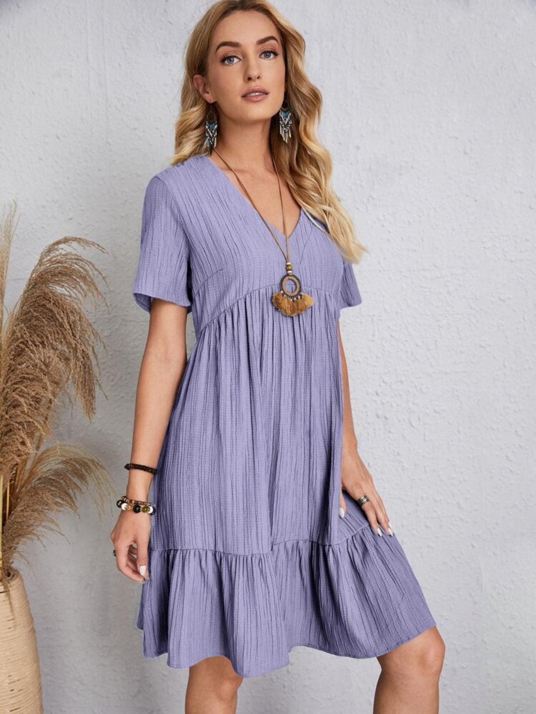 Belinda - Minivestido texturizado con volantes y escote en V