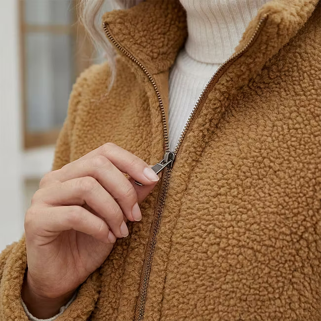 Lana - Chaqueta de largo medio con cremallera texturizada