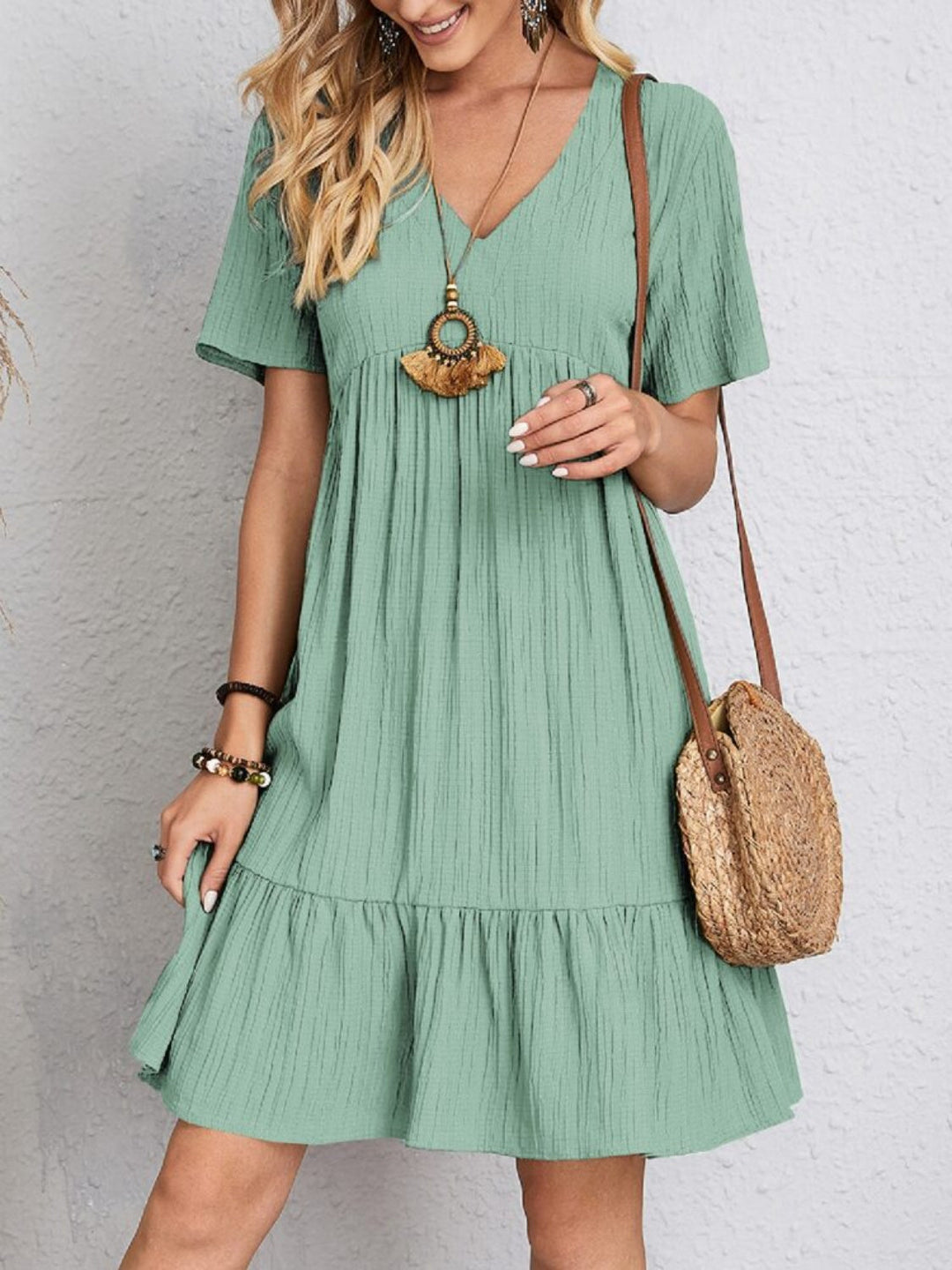 Belinda - Minivestido texturizado con volantes y escote en V