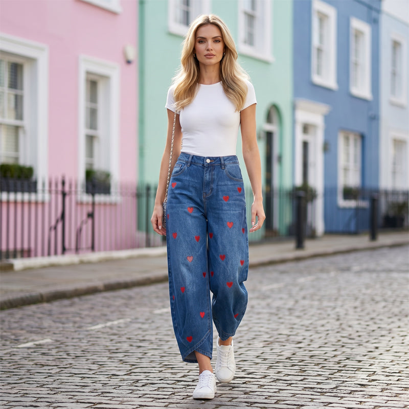 Arabella - Vaqueros de pernera curva con estampado de corazones