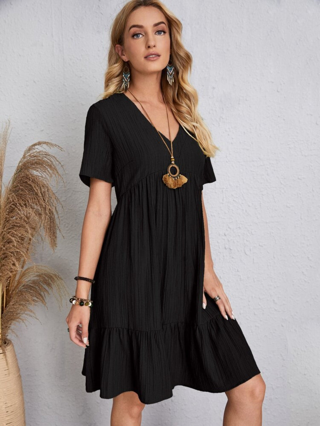 Belinda - Minivestido texturizado con volantes y escote en V