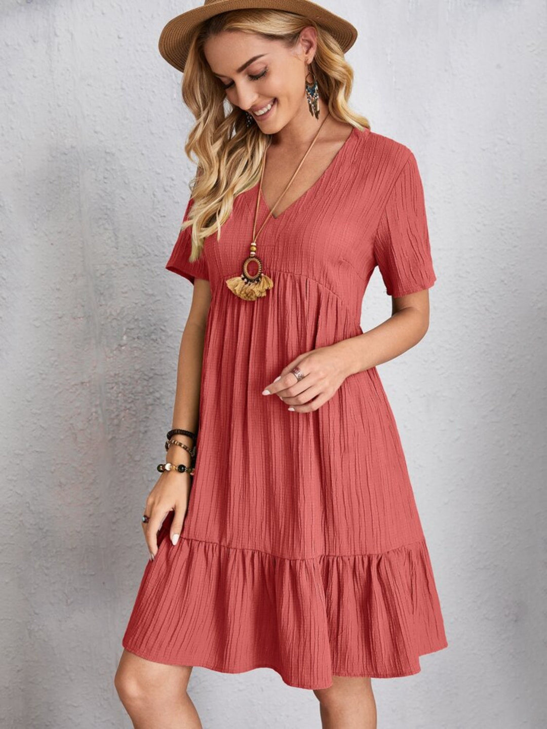 Belinda - Minivestido texturizado con volantes y escote en V