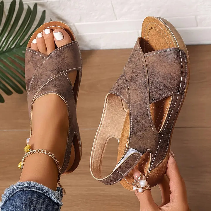 Lacey - Sandalias cómodas con tiras cruzadas