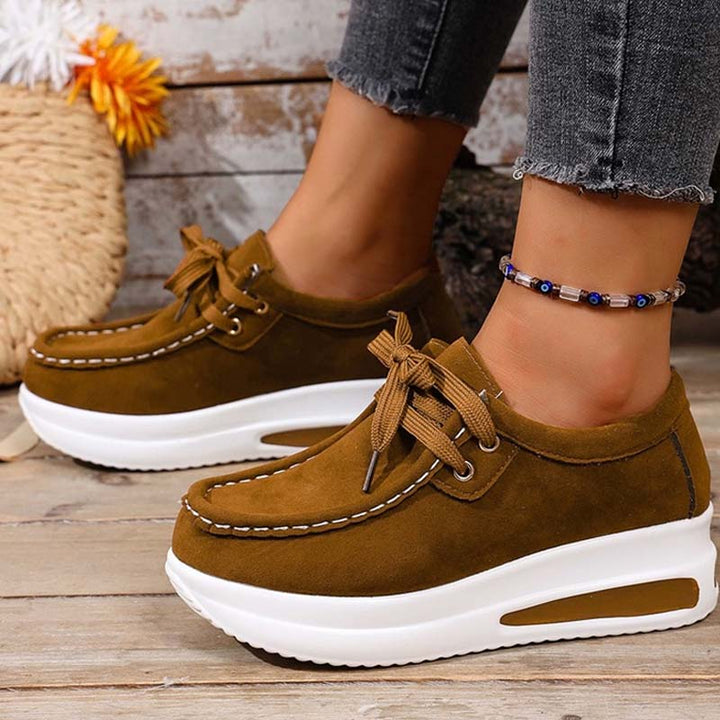 Eirwen - Zapatillas de plataforma acolchadas con cordones