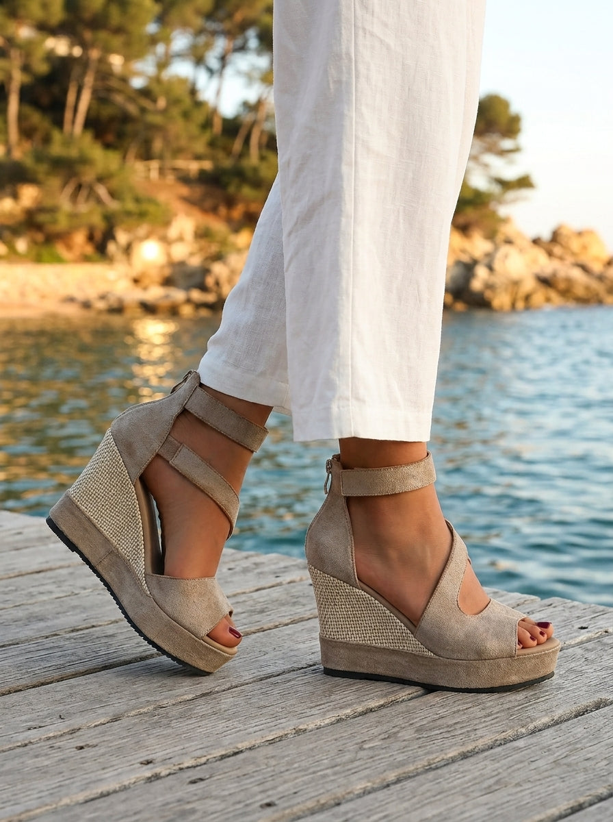 Eluned - sandalias de cuña acolchadas