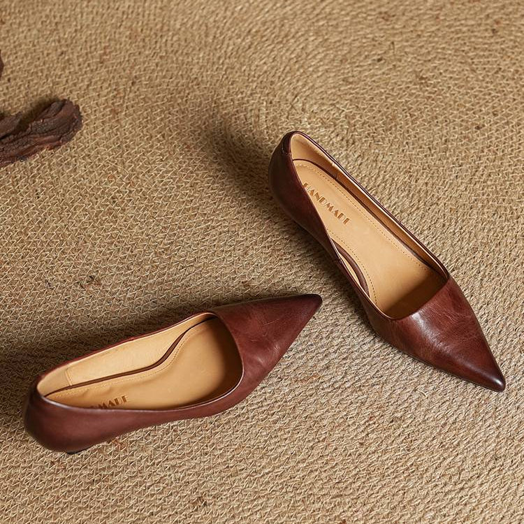 Serelina - Zapato de salón elegante de tacón bajo y punta fina