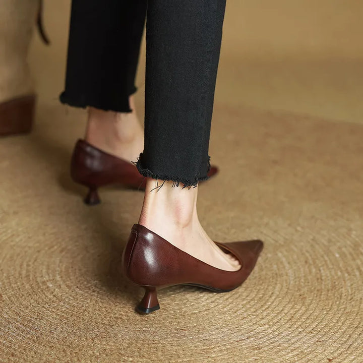 Serelina - Zapato de salón elegante de tacón bajo y punta fina