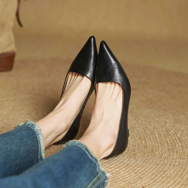 Serelina - Zapato de salón elegante de tacón bajo y punta fina