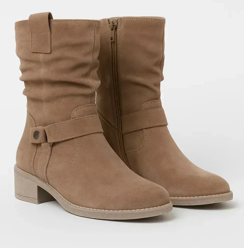 Calluna - Botas de media caña con tacón de bloque y textura suave