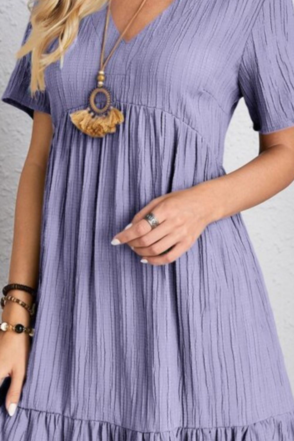 Belinda - Minivestido texturizado con volantes y escote en V