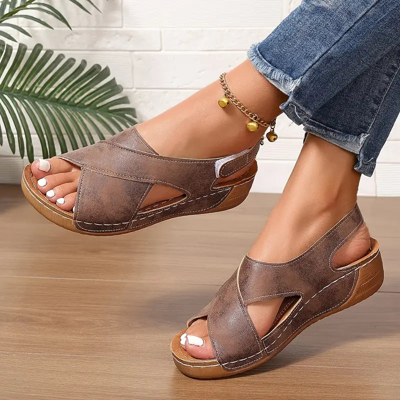 Lacey - Sandalias cómodas con tiras cruzadas
