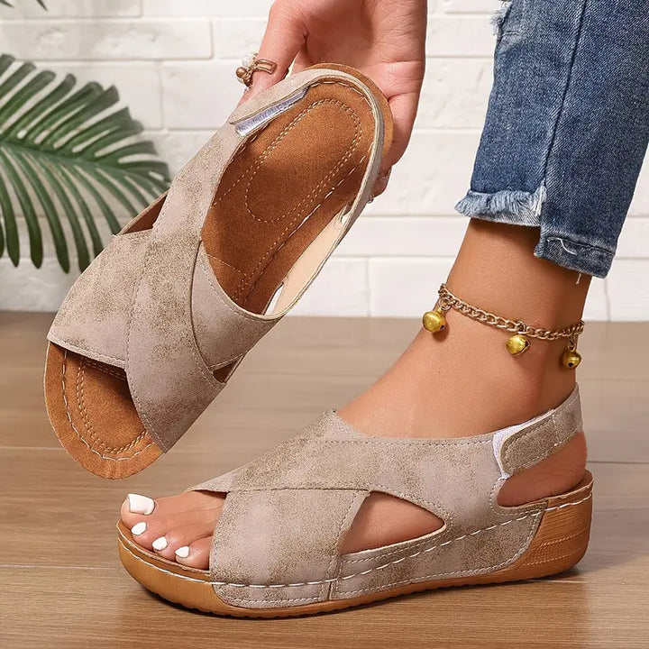 Lacey - Sandalias cómodas con tiras cruzadas